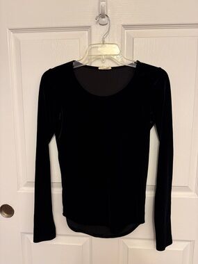 Wilfred Black Velvet Long Sleeve Scoop Neck Top